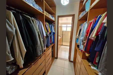 Casa à venda com 4 quartos, 227m² em Sapê, Niterói