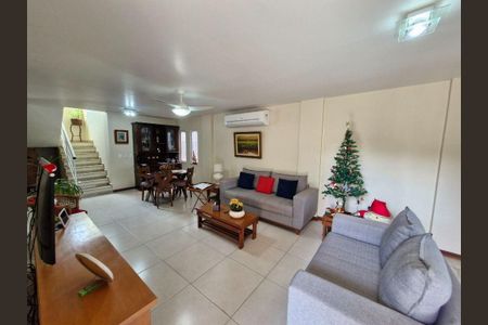 Casa à venda com 4 quartos, 227m² em Sapê, Niterói