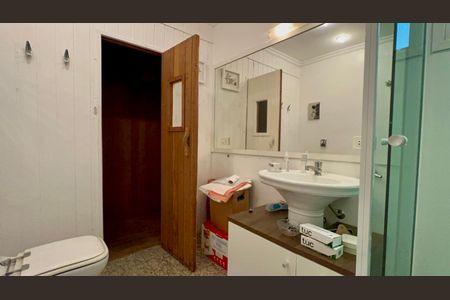 Apartamento à venda com 333m², 4 quartos e 4 vagasBanheiro da Suíte 1