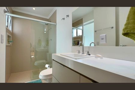 Apartamento à venda com 333m², 4 quartos e 4 vagasBanheiro da Suíte 3