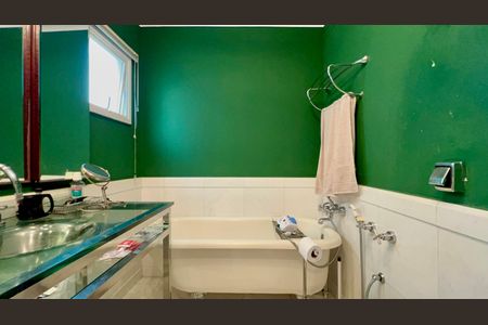 Apartamento à venda com 333m², 4 quartos e 4 vagasBanheiro da Suíte 4