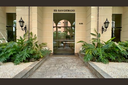 Apartamento à venda com 333m², 4 quartos e 4 vagasEntrada do Prédio 