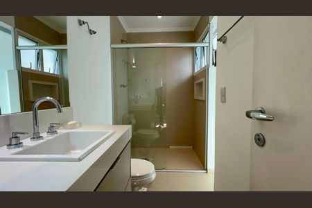 Apartamento à venda com 333m², 4 quartos e 4 vagasBanheiro da Suíte 2