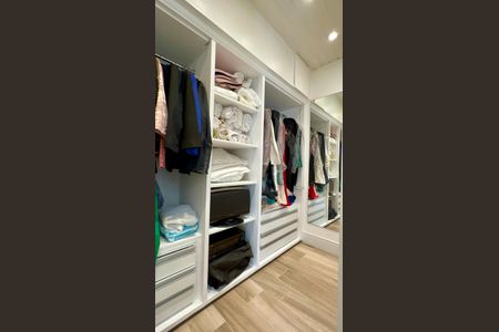 Apartamento à venda com 333m², 4 quartos e 4 vagasCloset da suíte 3
