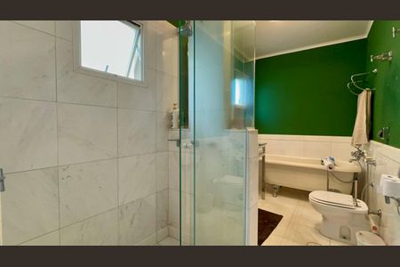 Apartamento à venda com 333m², 4 quartos e 4 vagasBanheiro da Suíte 4