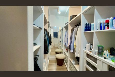 Apartamento à venda com 333m², 4 quartos e 4 vagasCloset da suíte 4