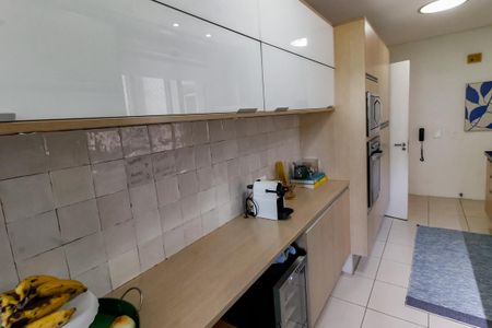 Apartamento à venda com 150m², 3 quartos e 2 vagasCozinha - Armários