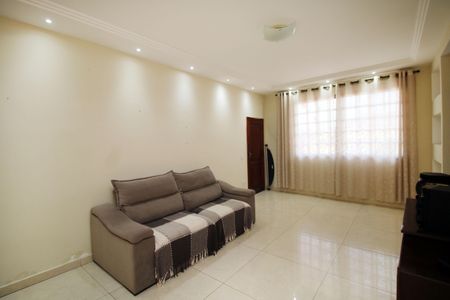 Sala de casa à venda com 3 quartos, 450m² em Irajá, Rio de Janeiro