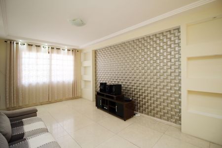 Sala de casa à venda com 3 quartos, 450m² em Irajá, Rio de Janeiro