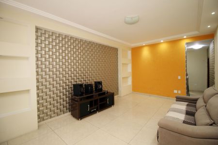 Sala de casa à venda com 3 quartos, 450m² em Irajá, Rio de Janeiro