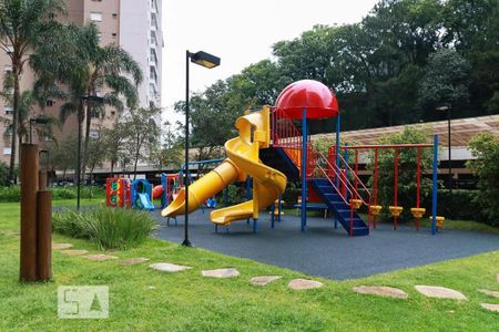 Apartamento à venda com 151m², 4 quartos e 2 vagas Apartamento à venda com 151m², 4 quartos e 2 vagasÁrea comum - Playground