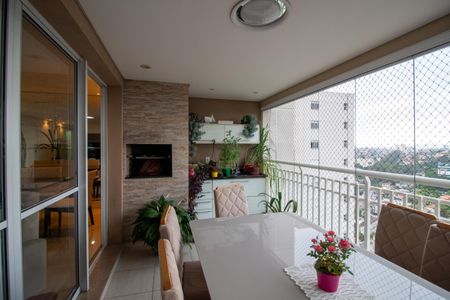 Apartamento à venda com 151m², 4 quartos e 2 vagas Apartamento à venda com 151m², 4 quartos e 2 vagasVaranda