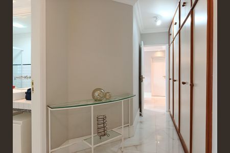 Apartamento para alugar com 144m², 3 quartos e 3 vagas Apartamento para alugar com 144m², 3 quartos e 3 vagasHall íntimo