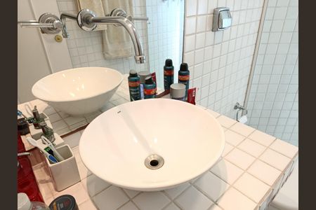 Apartamento para alugar com 144m², 3 quartos e 3 vagas Apartamento para alugar com 144m², 3 quartos e 3 vagasBanheiro da Suíte 2