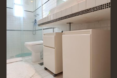 Apartamento para alugar com 144m², 3 quartos e 3 vagas Apartamento para alugar com 144m², 3 quartos e 3 vagasBanheiro social