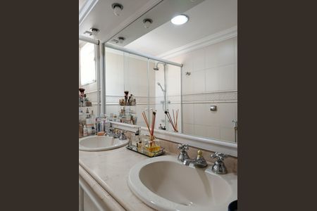 Apartamento para alugar com 144m², 3 quartos e 3 vagas Apartamento para alugar com 144m², 3 quartos e 3 vagasBanheiro da Suíte 1