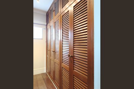 Apartamento para alugar com 144m², 3 quartos e 3 vagas Apartamento para alugar com 144m², 3 quartos e 3 vagasCloset da suíte 1