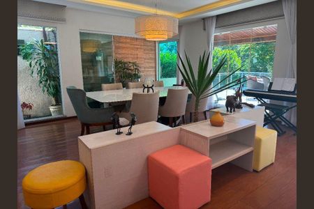 Casa à venda com 4 quartos, 284m² em Sapê, Niterói