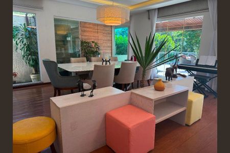 Casa à venda com 4 quartos, 284m² em Sapê, Niterói