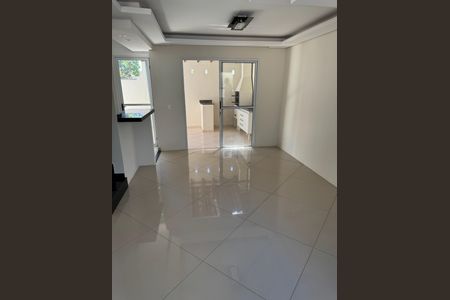 Casa à venda com 90m², 2 quartos e 2 vagas
