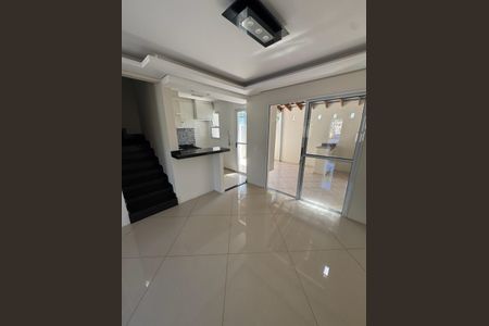 Casa à venda com 90m², 2 quartos e 2 vagas