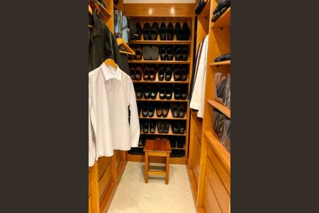 Apartamento à venda com 150m², 3 quartos e 2 vagasCloset