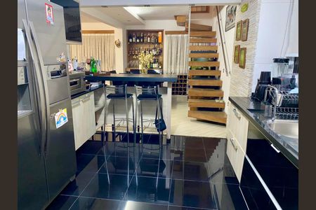 Apartamento à venda com 150m², 3 quartos e 2 vagasCozinha