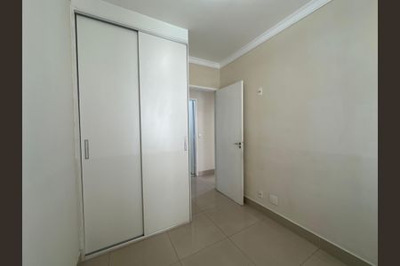 Quarto 1 de apartamento à venda com 3 quartos, 80m² em Jardim Tupanci, Barueri