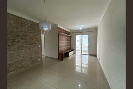 Sala de apartamento à venda com 3 quartos, 80m² em Jardim Tupanci, Barueri