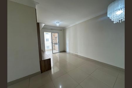 Sala de apartamento à venda com 3 quartos, 80m² em Jardim Tupanci, Barueri