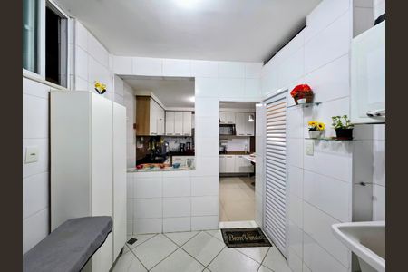 Casa de condomínio à venda com 178m², 4 quartos e 2 vagasÁrea de serviço