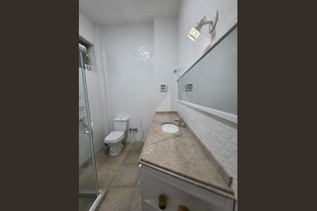 Casa de condomínio à venda com 178m², 4 quartos e 2 vagasBanheiro 2