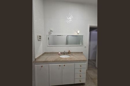 Casa de condomínio à venda com 178m², 4 quartos e 2 vagasBanheiro 2