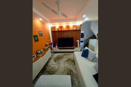 Casa de condomínio à venda com 178m², 4 quartos e 2 vagasSala