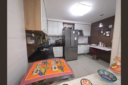 Casa de condomínio à venda com 178m², 4 quartos e 2 vagasCozinha