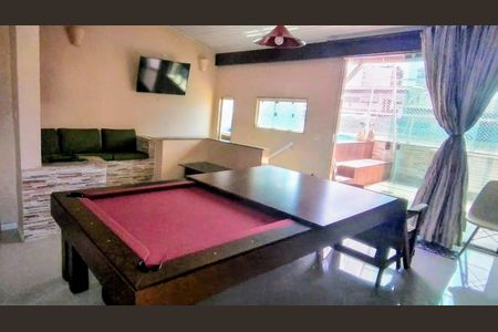 Casa de condomínio à venda com 178m², 4 quartos e 2 vagasÁrea externa