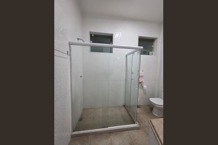 Casa de condomínio à venda com 178m², 4 quartos e 2 vagasBanheiro 2