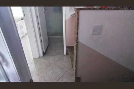 Casa de condomínio à venda com 178m², 4 quartos e 2 vagasEscada