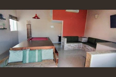 Casa de condomínio à venda com 178m², 4 quartos e 2 vagasÁrea externa