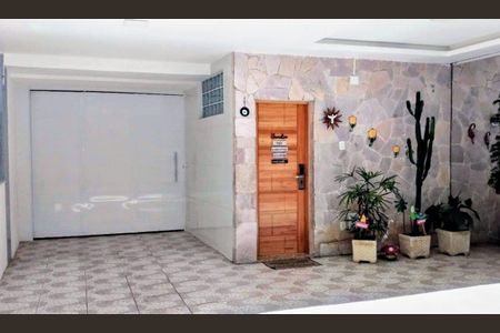 Casa de condomínio à venda com 178m², 4 quartos e 2 vagasEntrada