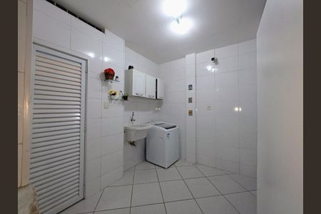 Casa de condomínio à venda com 178m², 4 quartos e 2 vagasÁrea de serviço