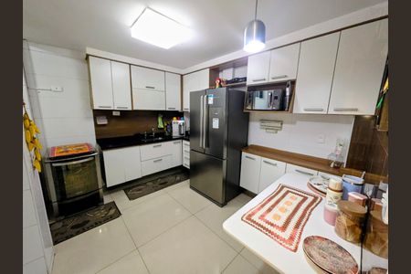 Casa de condomínio à venda com 178m², 4 quartos e 2 vagasCozinha