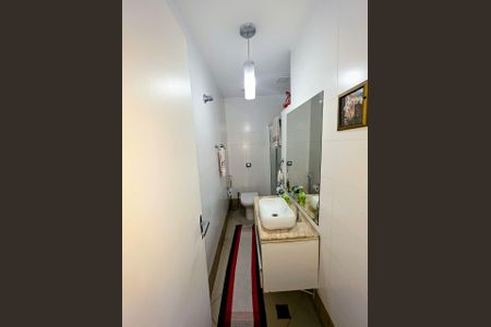 Casa de condomínio à venda com 178m², 4 quartos e 2 vagasBanheiro 1