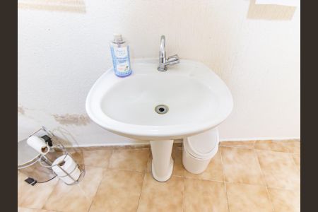 Casa à venda com 85m², 2 quartos e sem vaga Casa à venda com 85m², 2 quartos e sem vagaBanheiro