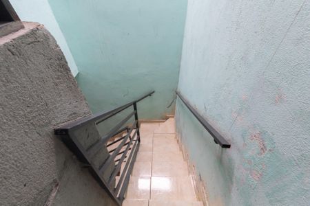 Casa à venda com 130m², 2 quartos e 1 vaga Casa à venda com 130m², 2 quartos e 1 vagaEscada