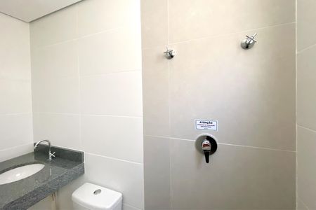 Apartamento à venda com 71m², 2 quartos e 2 vagasBanheiro da Suíte 2