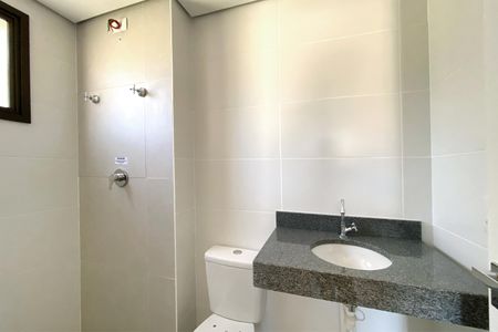 Apartamento à venda com 71m², 2 quartos e 2 vagasBanheiro da Suíte 1