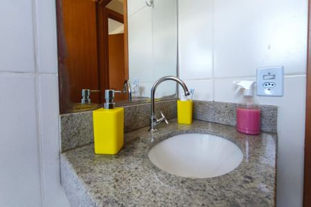 Apartamento à venda com 47m², 2 quartos e 1 vaga Apartamento à venda com 47m², 2 quartos e 1 vagaBanheiro