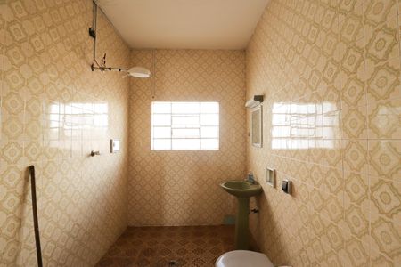 Casa à venda com 160m², 3 quartos e 5 vagas Casa à venda com 160m², 3 quartos e 5 vagasBanheiro 1