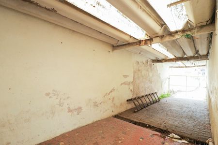 Casa à venda com 160m², 3 quartos e 5 vagas Casa à venda com 160m², 3 quartos e 5 vagasGaragem e Serviço Serviço